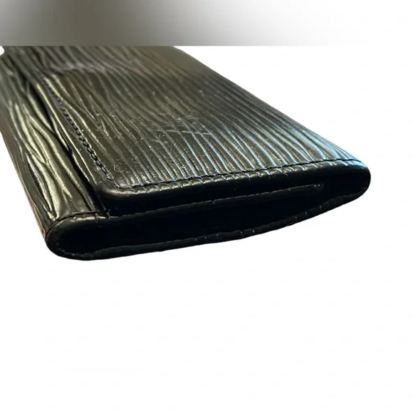 Louis Vuitton epi leather key holder